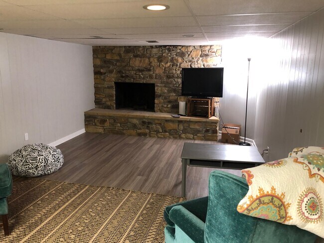 Building Photo - 3629 S Kingsbury Ave