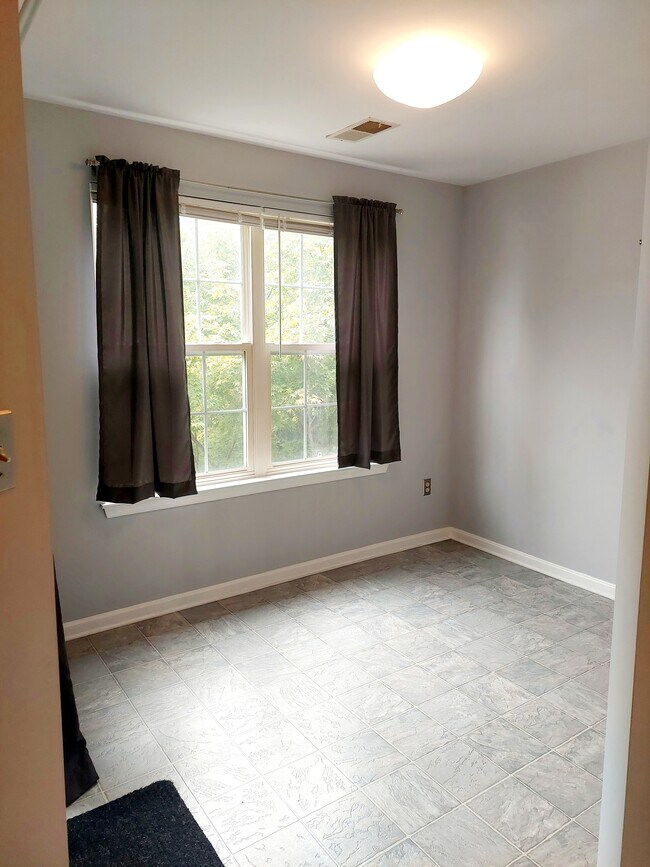 Building Photo - 3800 Sunnyfield Ct