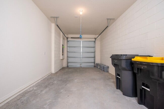 Building Photo - Nice 3/2.5 Townhouse with 1-Car Garage in Atria at Ridgewood Lakes FOR RENT !!!!