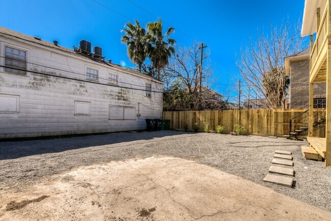 Building Photo - 519 W Clay St