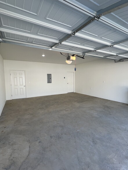 Building Photo - 1018 S Benchmark Ln