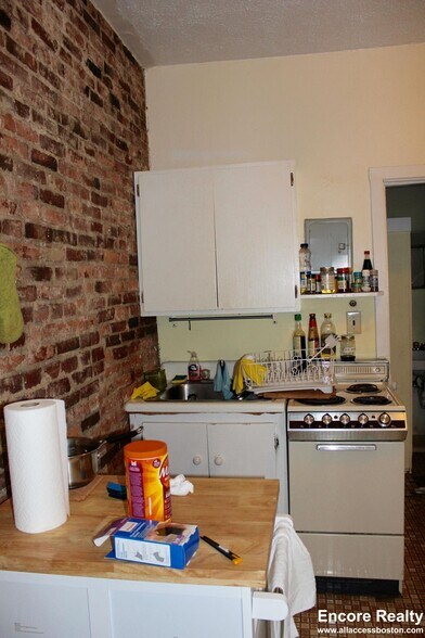 Building Photo - 40 Anderson St