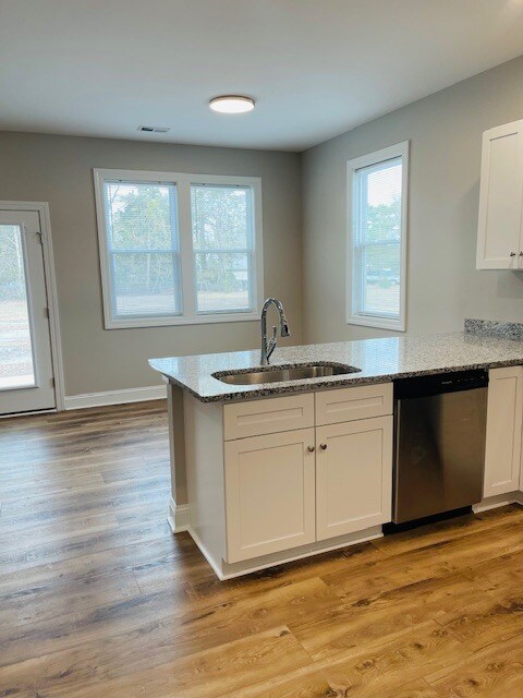 Building Photo - 2903 Newport Cir