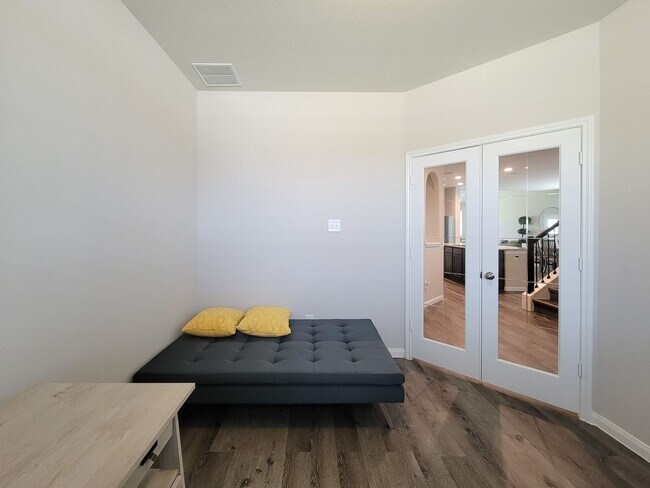 Building Photo - THIS THREE BED, FOUR BATH, CANAL FRONT HOM...