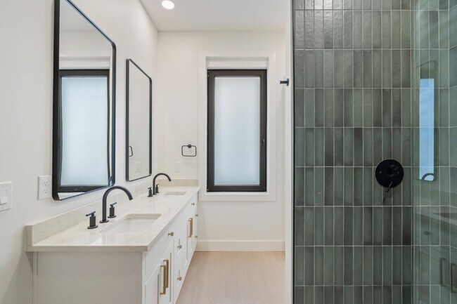 Building Photo - 7826 S Northshore Dr