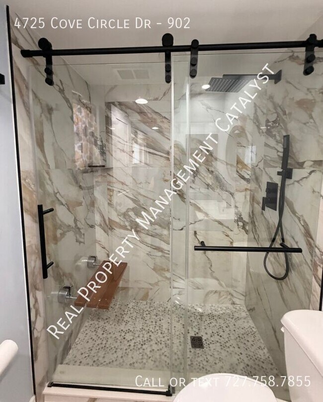 Building Photo - 4725 Cove Cir