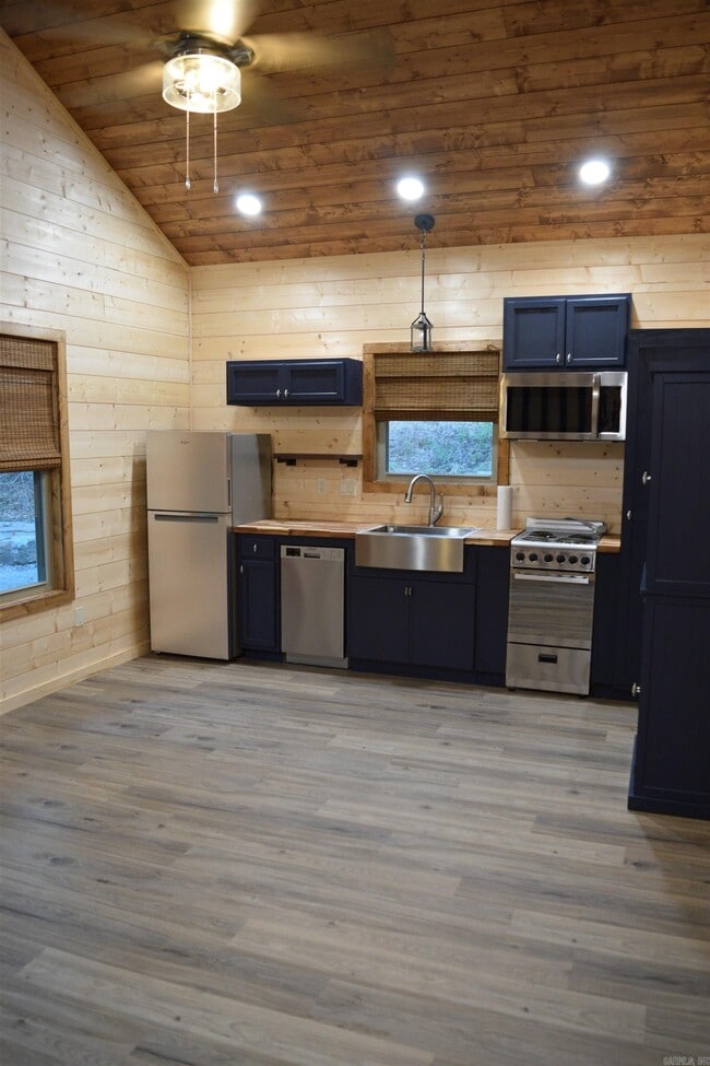 Building Photo - 86 Donham Dr