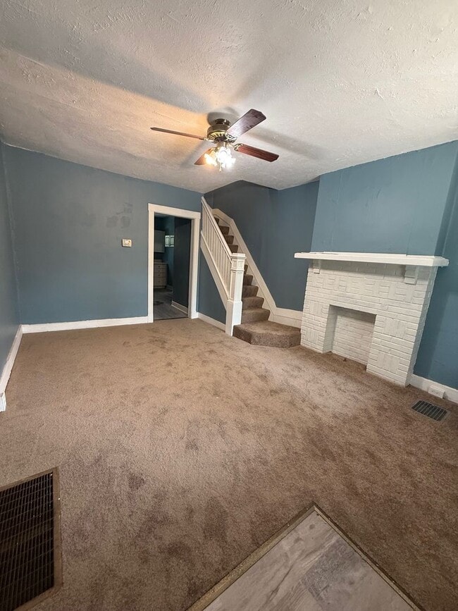 Building Photo - Charming 2-Bedroom Townhome in Lincoln-Lar...