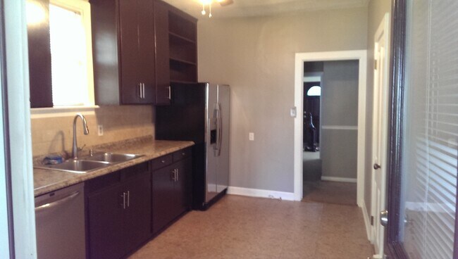 Eat-in kitchen #2 - 621-1 Herman Ave