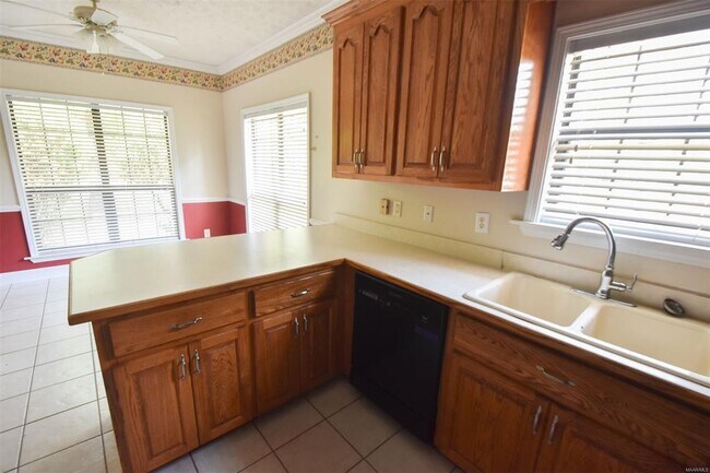 Building Photo - 709 Yellowstone Dr