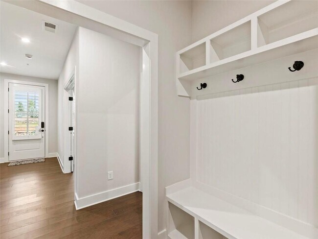 Building Photo - 355 Chiswick Cir