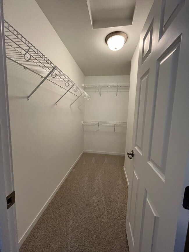 Building Photo - 3 Bed 3 Bath TownHome