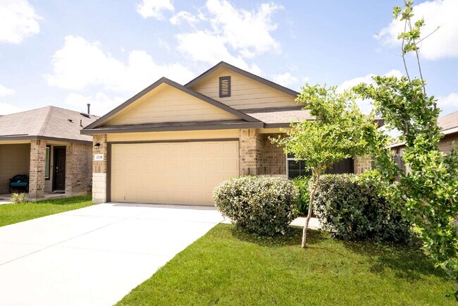 Building Photo - 3 Bedroom Rental in Convenient West San An...