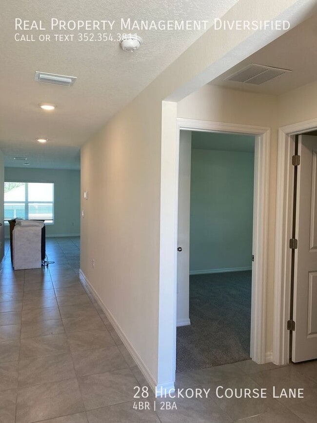Building Photo - 28 Hickory Course Ln