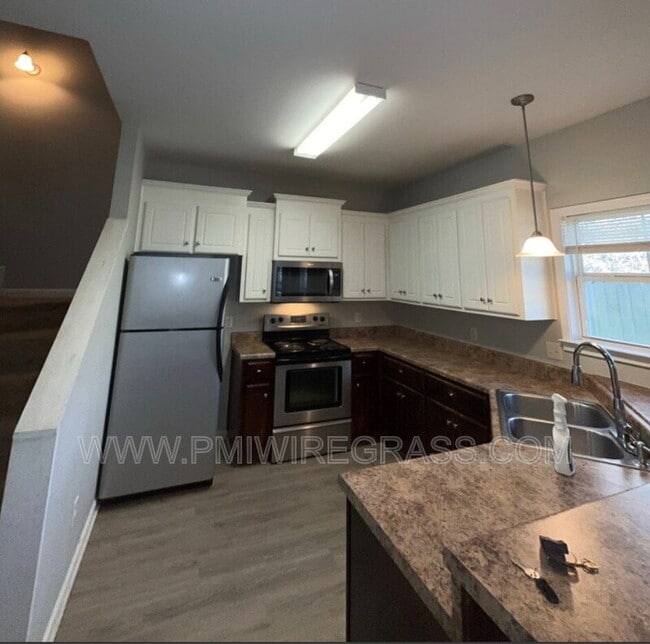 Building Photo - 106 Hidden Sunset Dr