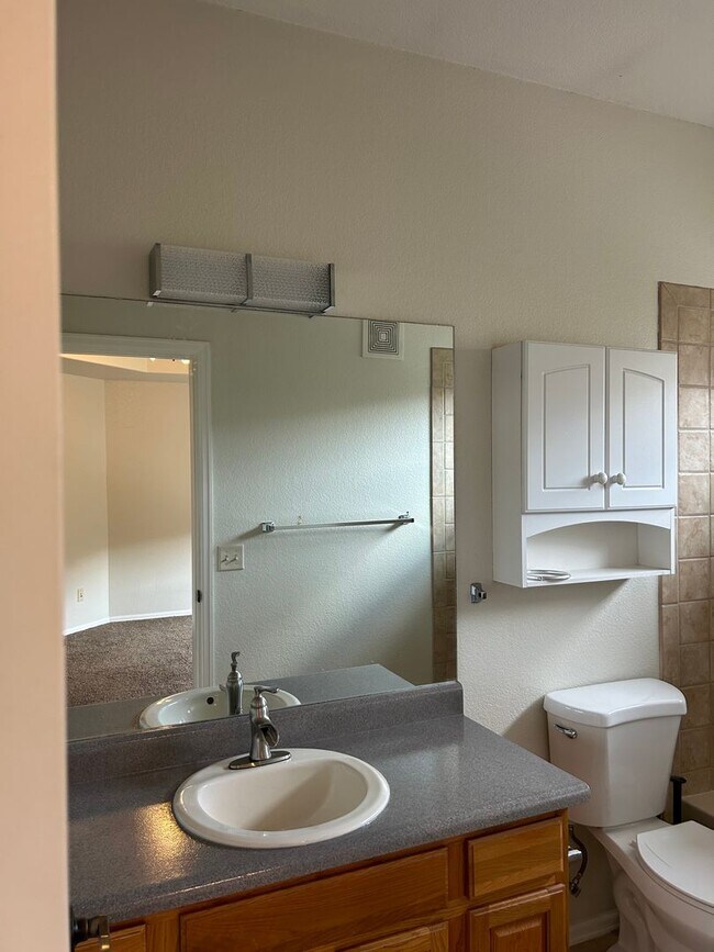 Building Photo - Charming 2 Bedroom 2 Bathroom Condominium in Mountain Shadows Area