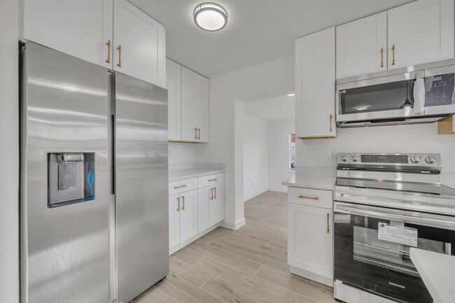 Building Photo - Charming 3 Bedroom, 2 Bathroom House!