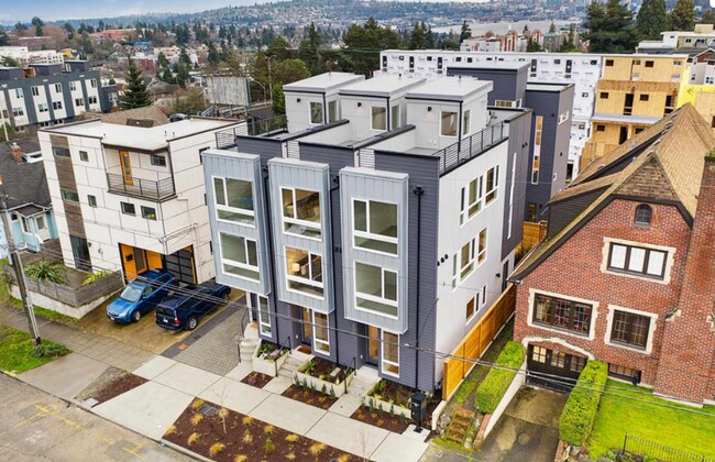 Building Photo - Modern Wallingford/Fremont Home with Rooftop Views & Designer Finishes