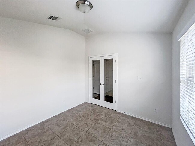 Building Photo - 401 Anacua Loop