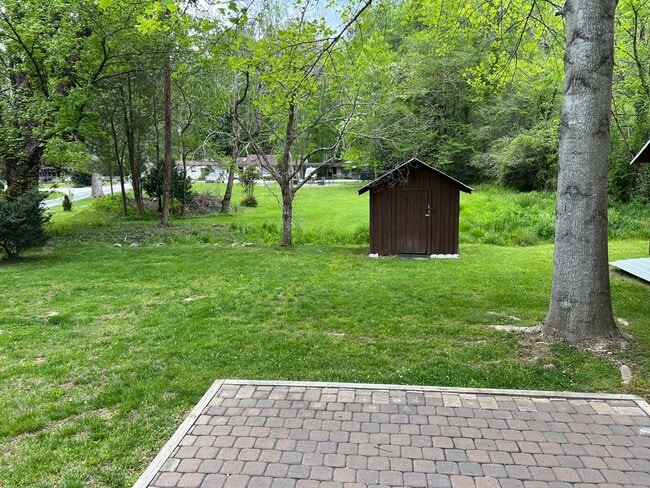 Building Photo - Charming Flat Rock Bungalow