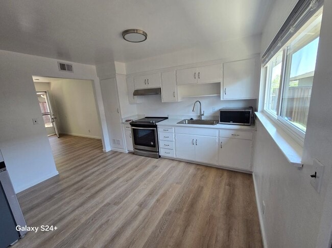 Building Photo - 3536 Yuba Ave