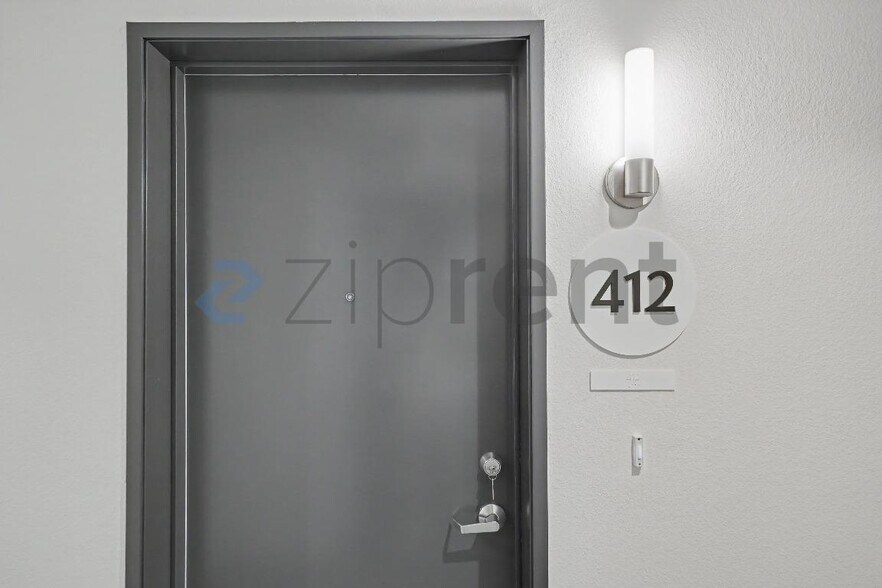 Building Photo - Unit 412