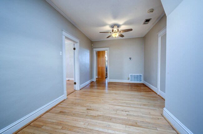 Building Photo - OPPORTUNITY KNOCKS 3 BED 1 BATH 1,400 SF ± Apartment in The Hill — Private Patio, Hardwood Floors...