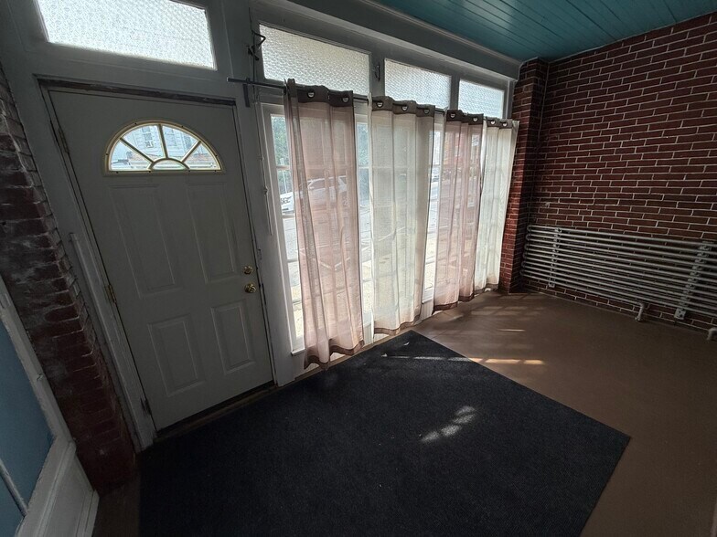 Building Photo - 5271 Ridge Ave