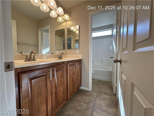 Building Photo - WONDERFUL 2-STORY HOME IN THE SW!