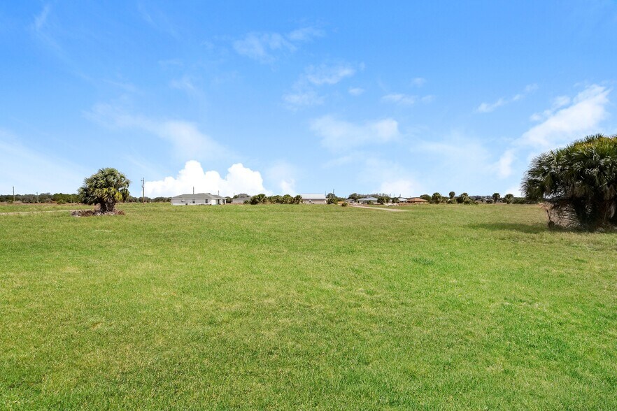 Building Photo - 1077 Capri Cir