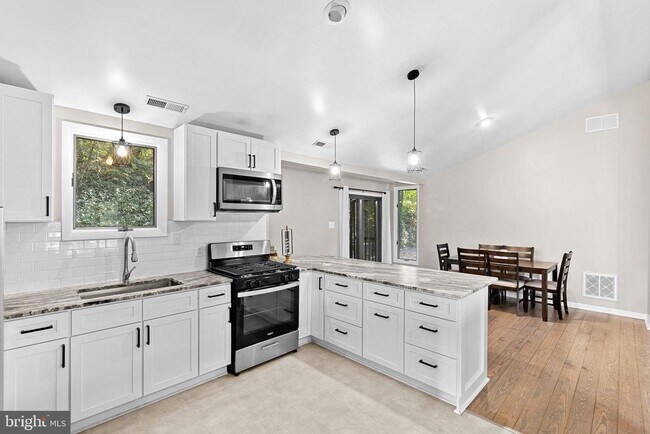 Building Photo - 862 Carrier Dr