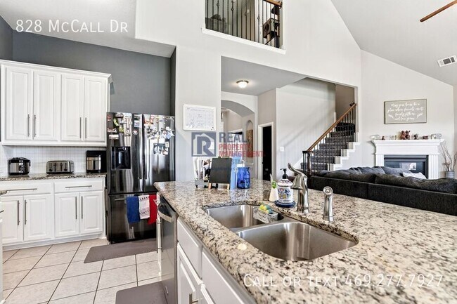 Building Photo - 828 McCall Dr