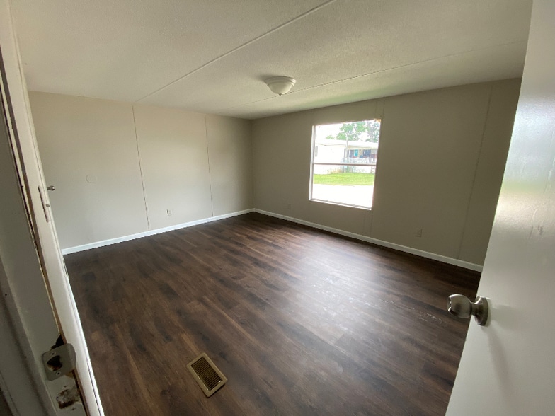 Building Photo - 80 Redwood Ln