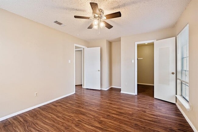 Building Photo - 301 Craddock Ave