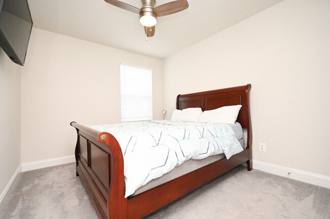 Building Photo - 522 Calvert Way