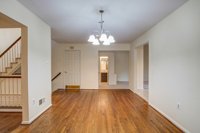 Building Photo - 7403 Crestberry Ln
