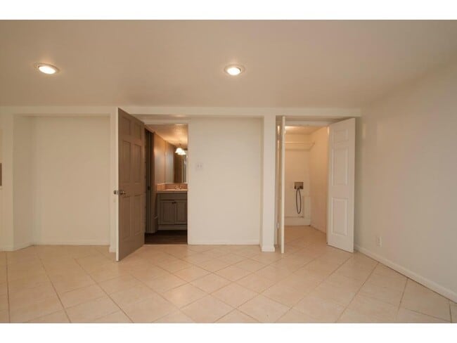 Building Photo - 2 Randolph Pl