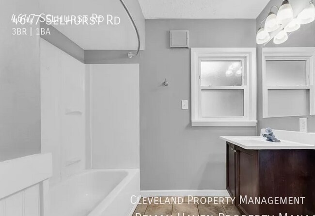 Building Photo - Wonderful North Olmsted Home