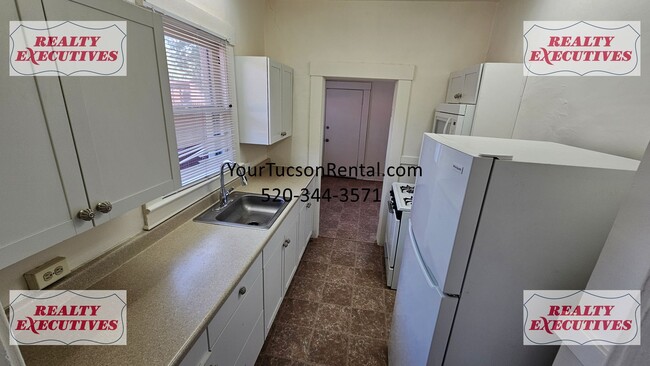 Building Photo - 8th Street and Euclid - 1 bedroom 1 bath r...