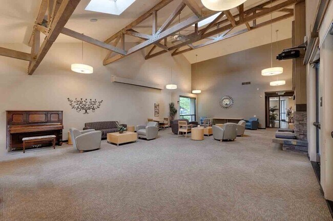 Building Photo - Fabulous Campus Commons 3 Bedroom