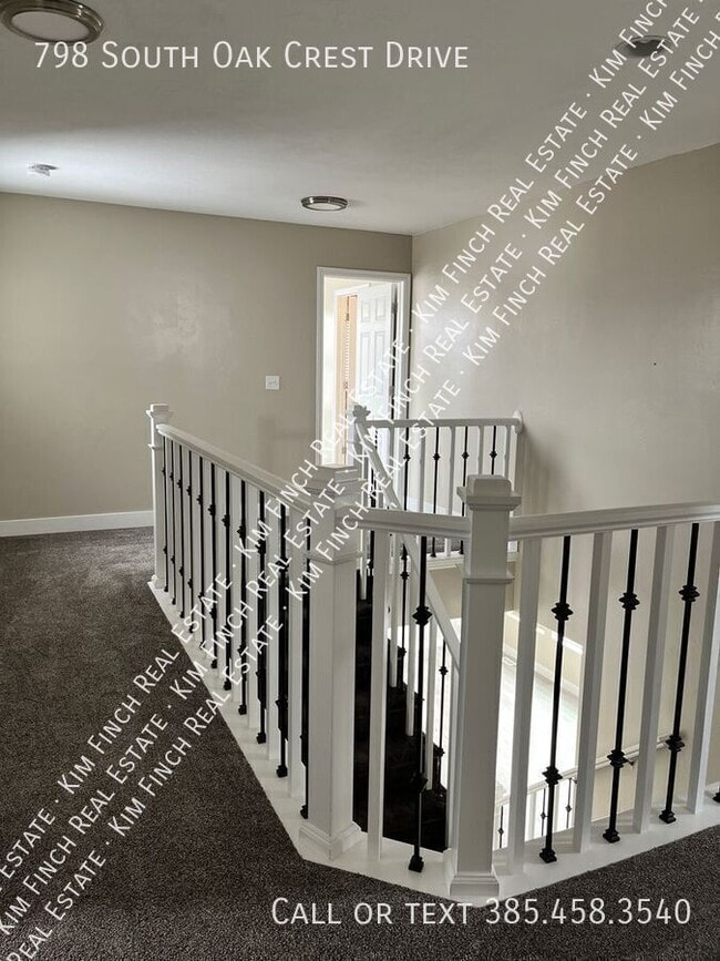 Building Photo - 798 S Oak Crest Dr