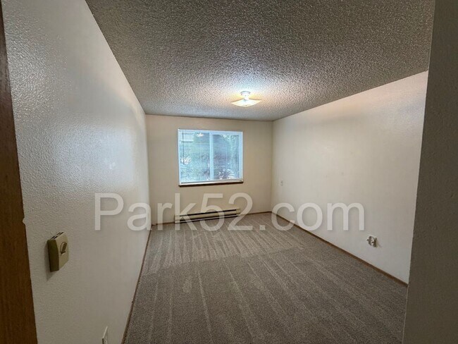 Building Photo - 5025 S Orchard #B