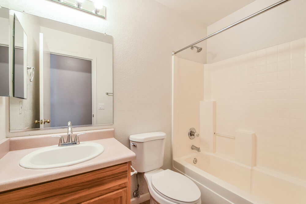 Building Photo - 1006 S Clancy Cir