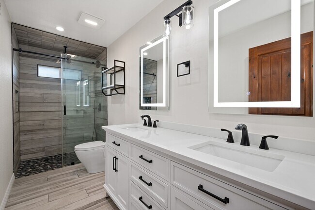 Building Photo - **724 E Cypress Ave Glendora** 4 bedroom 2 bath !!2 weeks free OAC!!