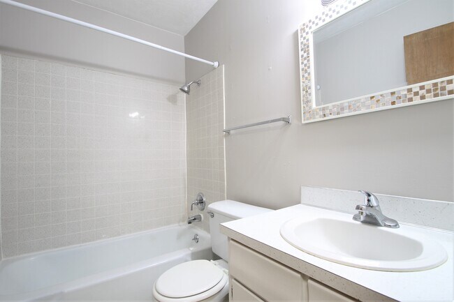 Building Photo - ALANSCO 1016 N 47 Ave