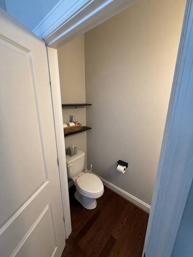 Building Photo - Townhouse for Rent in Spring Oaks!