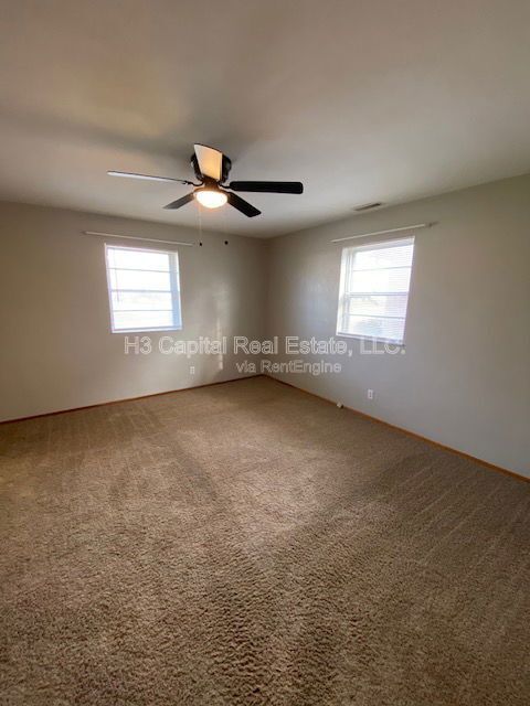 Building Photo - 2818 Yale Dr