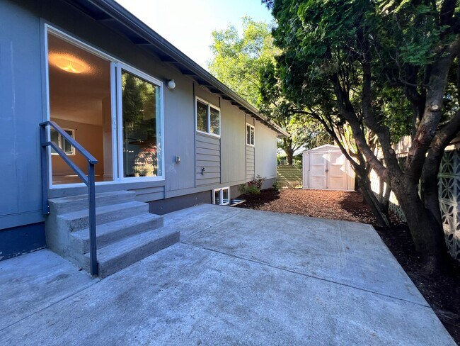 Building Photo - #244-5110 SE 41st Ave