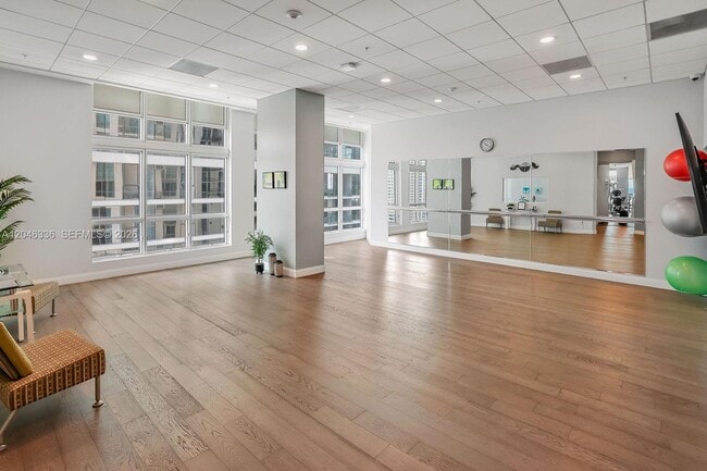 Building Photo - 300 S Biscayne Blvd