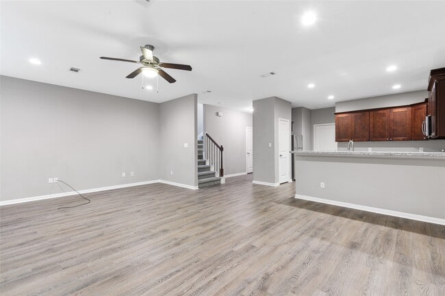Building Photo - 124 Artesian Way